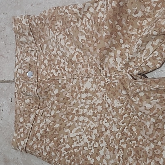 Light Pink and Brown Cheeta Print Faux-Jeans - Picture 2 of 3